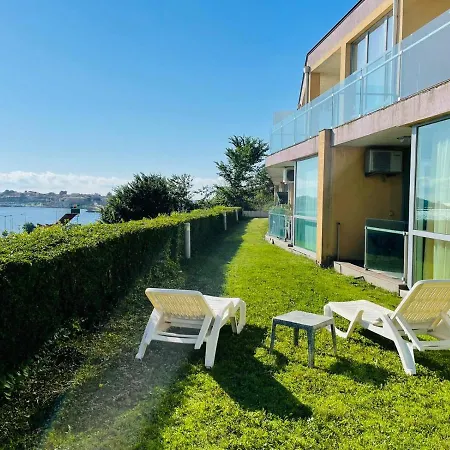 S08 Apartment With Patio And Sea View 아파트 네세부르
