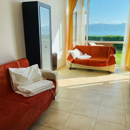 아파트 S08 Apartment With Patio And Sea View